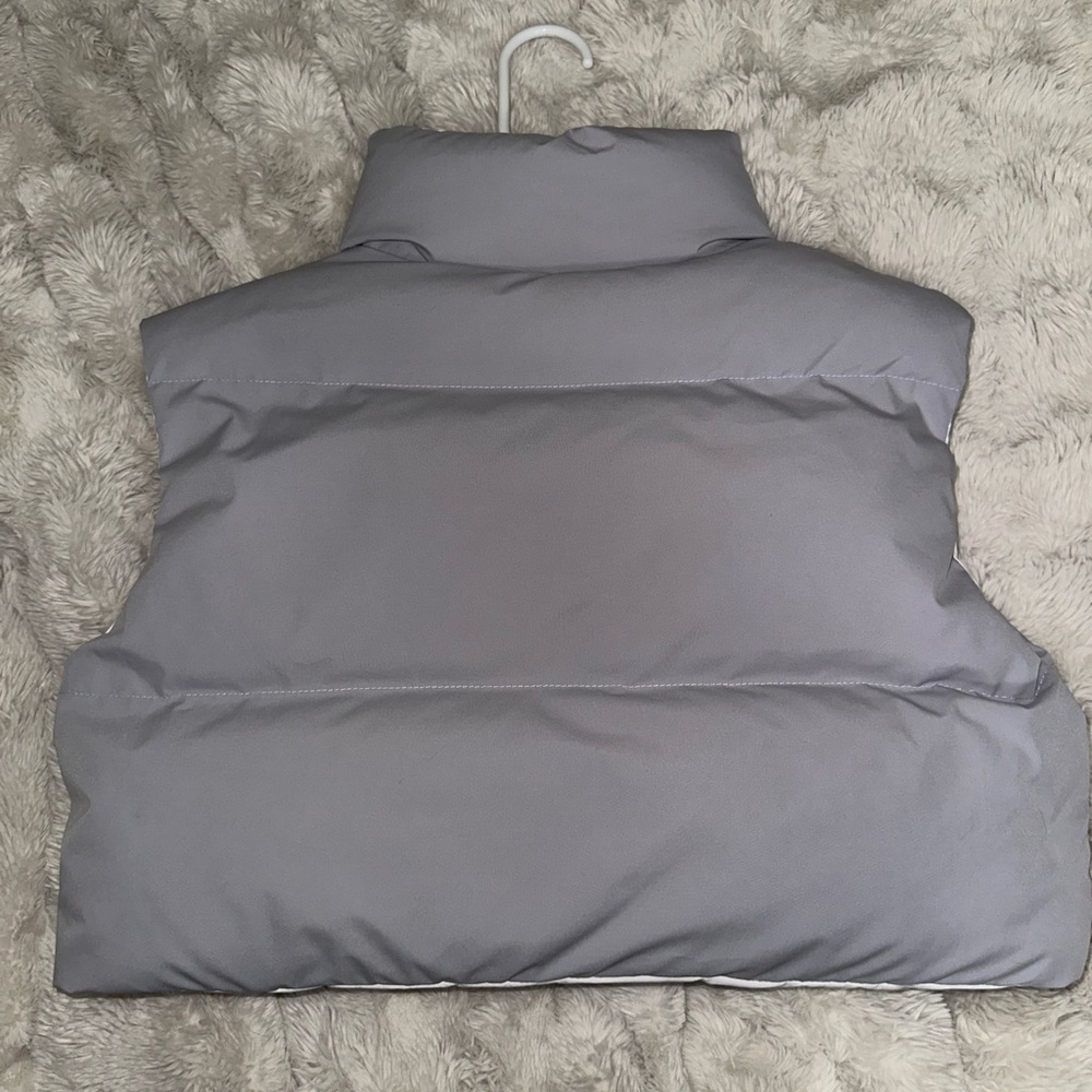 Gray and White Cropped Puffer Vest - Picture 3 of 3
